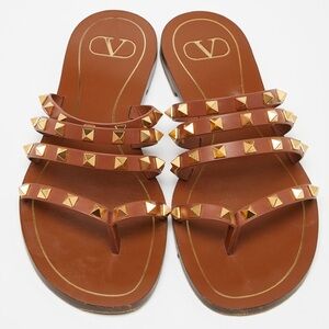 Valentino Garavani Brown Leather Rockstud Thong Flats Size 36